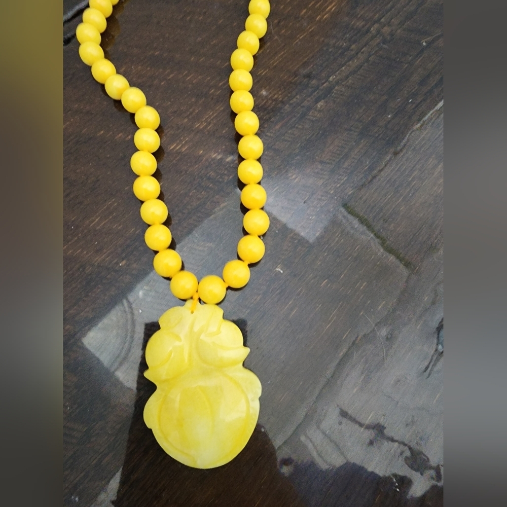 SE7 Yellow Beaded Vintage Necklace with Pendant - Picture 7 of 9